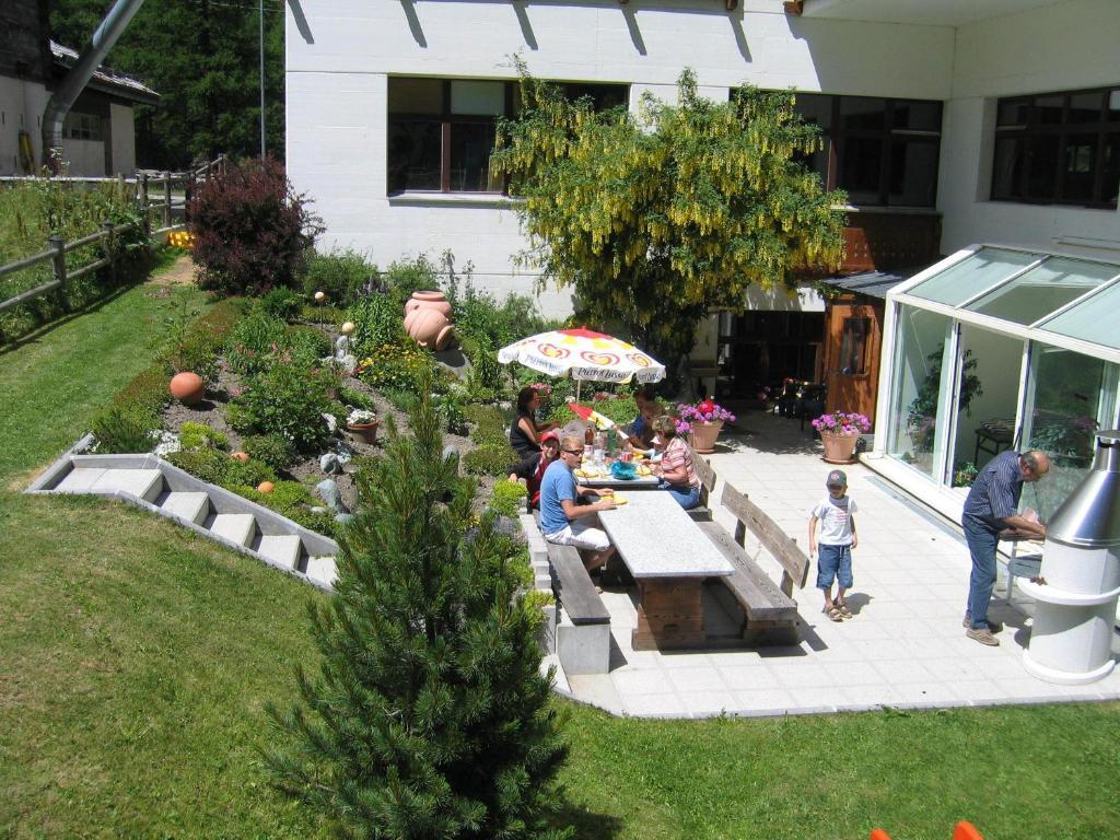 סאס-אלמאגל Appartement Flora מראה חיצוני תמונה